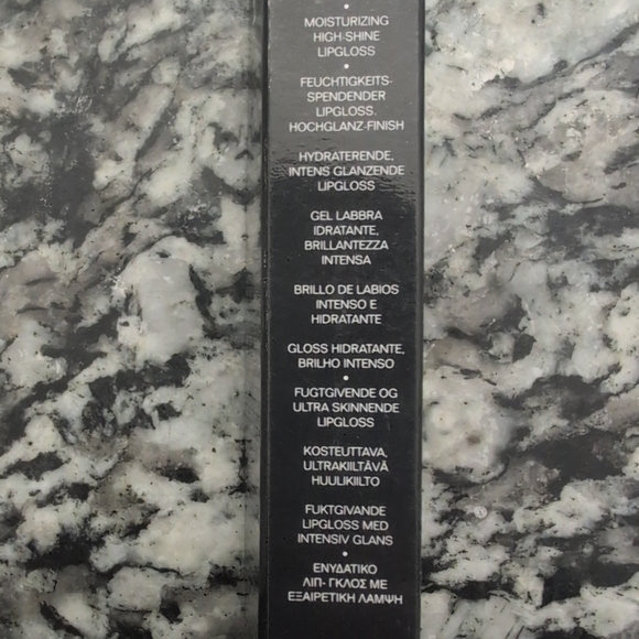 CHANEL Gloss with Black Cap and Gold Detail - Picture 7 of 8